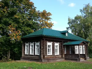 Здание церковно-приходской школы, построенной А.А. Пушкиным (Львовка)
