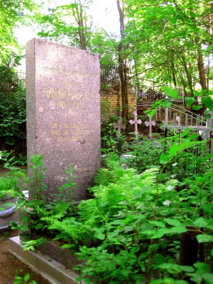 Могила И.И. Плешкова (1910-1942), Героя Советского Союза