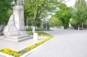 Памятник адмиралу А.Р. Головко