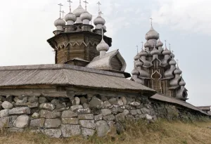 ограда Кижского погоста с воротами
