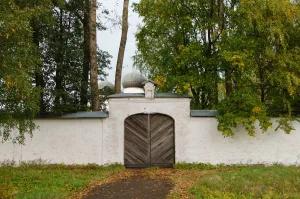 Ограда с северо-восточной башней