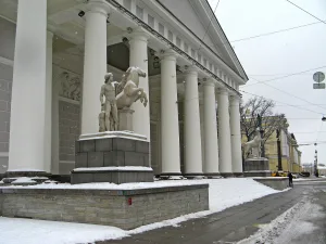 Скульптурные группы «Диоскуры, укрощающие коней»