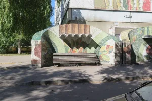 Шесть беседок с мозаичным оформлением