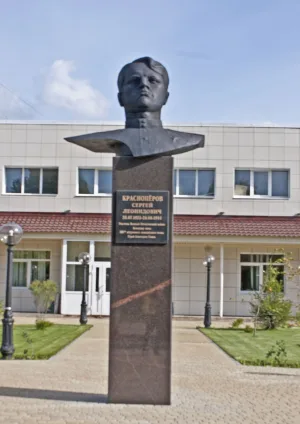 Бюст Героя Советского Союза С. Л. Красноперова (Чернушка)