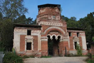 Парадные ворота с надвратной колокольней на кладбище (Серпухов)