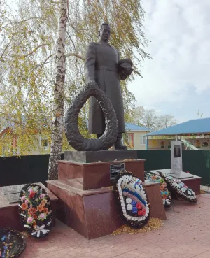 Братская могила 82 советских воинов, погибших в боях с фашистскими захватчиками