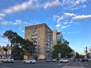 Жилой 9-этажный дом — первый в городе дом повышенной этажности (Уссурийск)