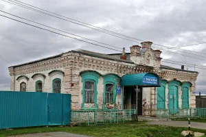 Жилой дом с лавкой