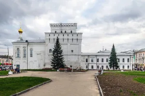 Башня Власьевская со Знаменским надвратным храмом (Ярославль)