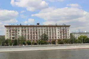 Фрунзенская набережная 12 / Комсомольский проспект 5/2