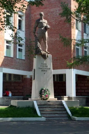 Братская могила красноармейцев Волынского полка, погибших в 1919 году в боях с белогвардейцами (Глазов)
