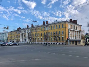 Первомайский проспект 25, Здание госпиталя