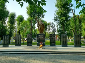 Памятник на могиле воинов, умерших от ран в годы Великой Отечественной войны 1941-1945 гг. (Гаврилов-Ям)