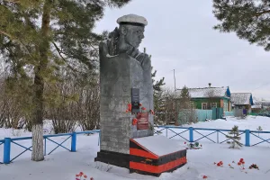Памятник Герою Советского Союза Ильичеву Петру Ивановичу (Пугачевка)