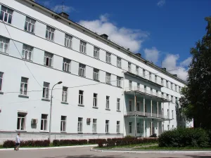 Здание, где в губернской земской (ныне областной) больнице работали ученые-медики В.Н. Шишонко, И.И. Моллесон, П.И. Чистяков