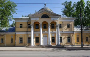 Главное здание (дом Хлюстина) (Калуга)