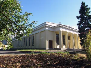 Легкоатлетический манеж (Раменки)