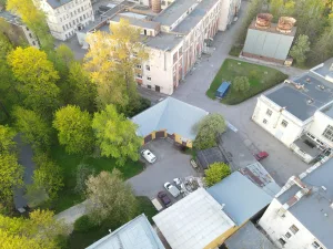 Конюшни