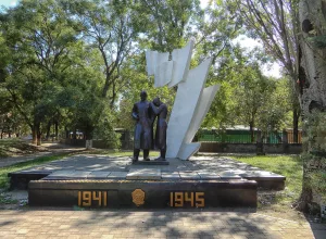 Памятный знак рабочим станкостроительного завода, погибшим в годы Великой Отечественной войны