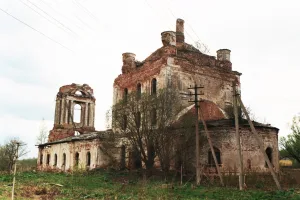 Троицкая церковь с фрагментами живописи (Градницы)