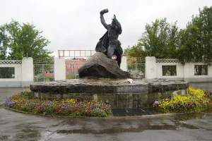 Памятник Герою Советского Союза А. Ф. Бредову