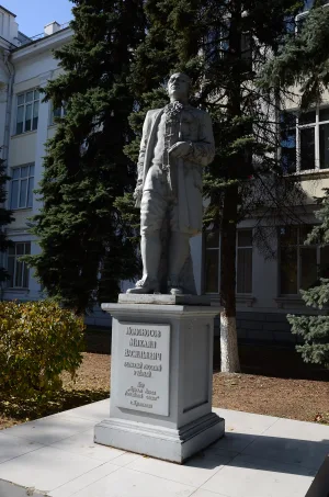 Памятник Михаилу Ломоносову в Краснодаре