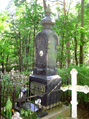 Могила В.В. Хрустицкого (1902-1944), Героя Советского Союза