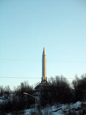 Памятный знак «Ракета» в честь 25-летия г. Североморска