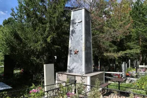 Могила летчиков, погибших при исполнении служебных обязанностей (Омск)
