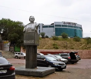 Памятник Василию Серову