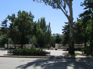 Памятник Великой Октябрьской революции