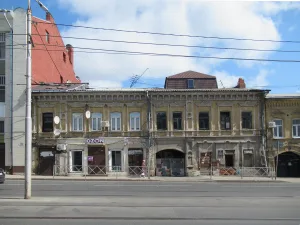 Городская усадьба: дом мещанки Беляевой (по улице) и два дома мещанина Молчанова (во дворе)