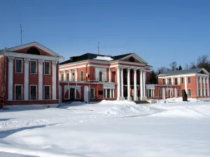 Главный дом с двумя флигелями и галереями-переходами (Ярополец)