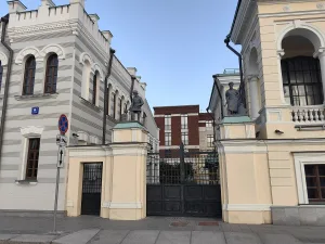 Болотная площадь 14 c1 ограда на Софийской набережная