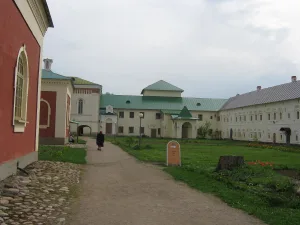 Больничные кельи с церковью Двенадцати Апостолов (Тихвин)