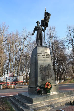 Памятник комсомольцам Людиновской комсомольской подпольной организации, погибшим в борьбе с немецко-фашистскими захватчиками в годы ВОВ (Людиново)
