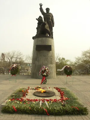 Памятник морякам торгового флота, погибшим в годы Великой Отечественной войны 1941-1945 гг. (Владивосток)