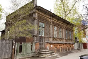 Дом, входящий в ансамбль улицы (Курган)