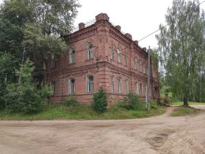 Здание уездной поликлиники — уездная аптека (Кологрив)