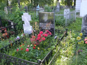 Могила Героя Советского Союза Аркадия Михайловича Савватеева (Лух)