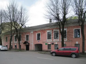 Дом с проездными воротами П.М. Лучникова (Великий Новгород)