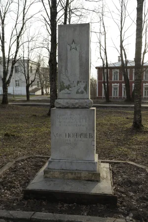 Обелиск председателю кирилловского волисполкома А.И. Костюничеву, убитому кулаками в 1918 г.