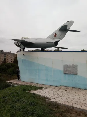 Памятник советским лётчикам