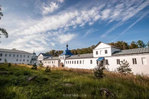 Надвратная церковь Успения с западным корпусом (Некрасовское)