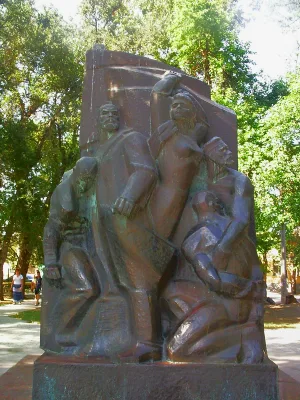 Monument on mass grave of Yevpatoria Revolutionary Committee members
