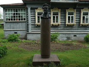 Бюст М. И. Калинина (Верхняя Троица)