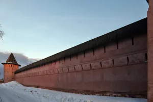 Прясло северной стены между Прямоугольной башней и Западной круглой башней (Суздаль)