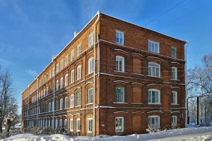 Северо-западный многоквартирный дом для служащих (Фурманов)