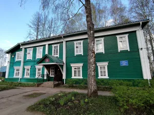 Двухэтажный дом, построенный купцом Косовым (здание музея) (Кадуй)