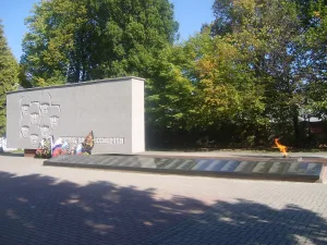 Братская могила советских воинов, погибших при штурме города Кёнигсберг (Калининград)